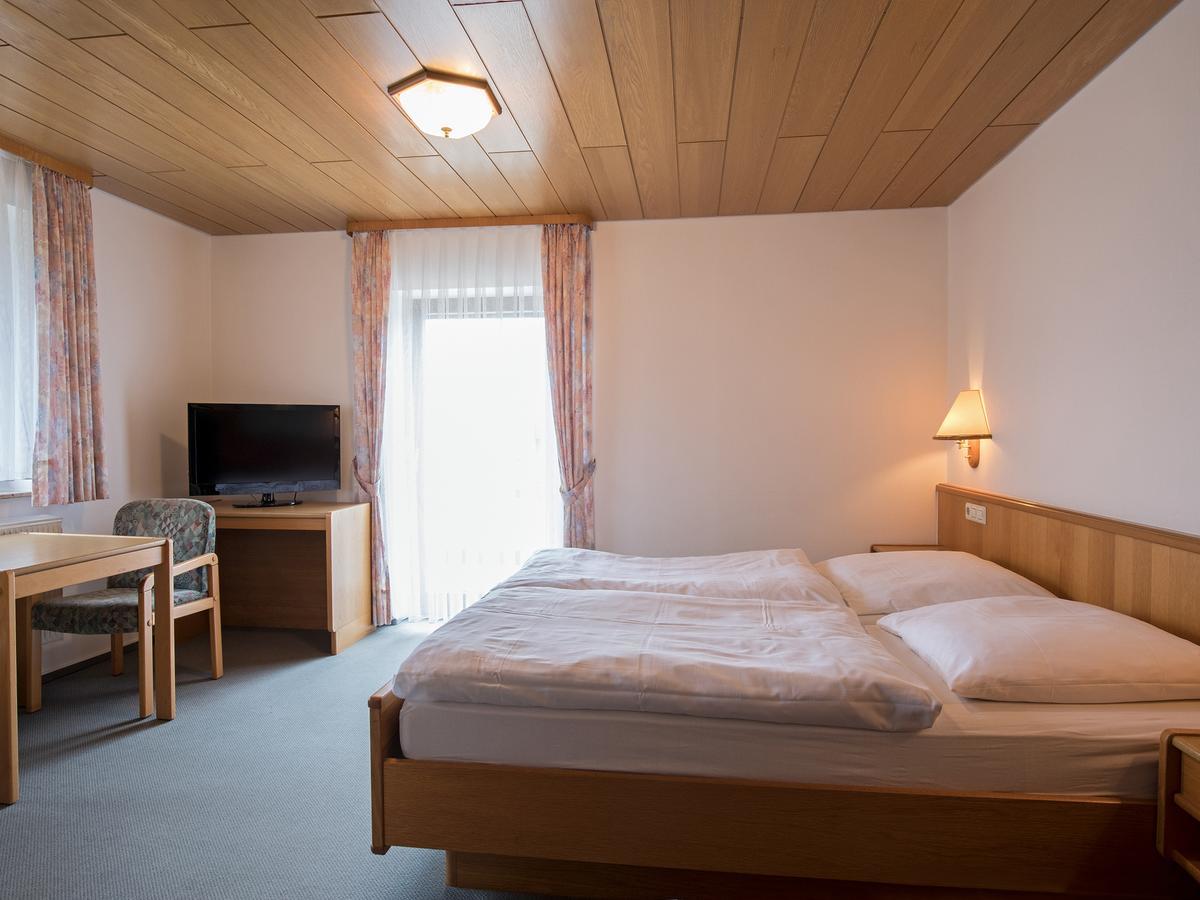 Landgasthof Adler Utzmemmingen Luaran gambar